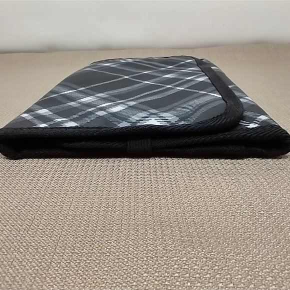 THIRTY-ONE PLAID TRAVEL MAKEUP BRUSH ORGANIZER - Picture 10 of 11